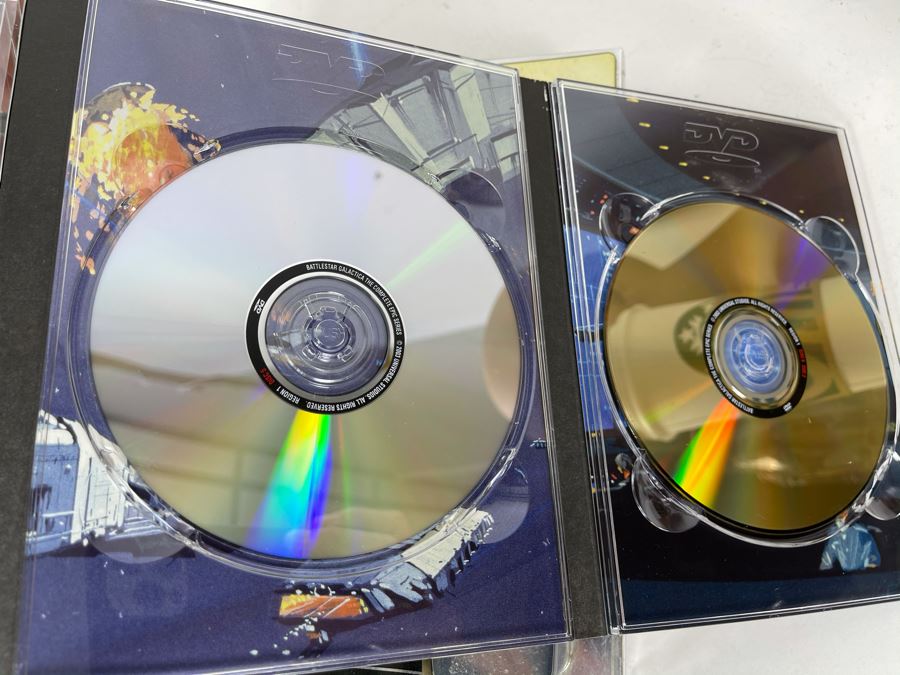 Battlestar Galactica The Complete Epic Series DVDs With Collector's Book [Photo 13]