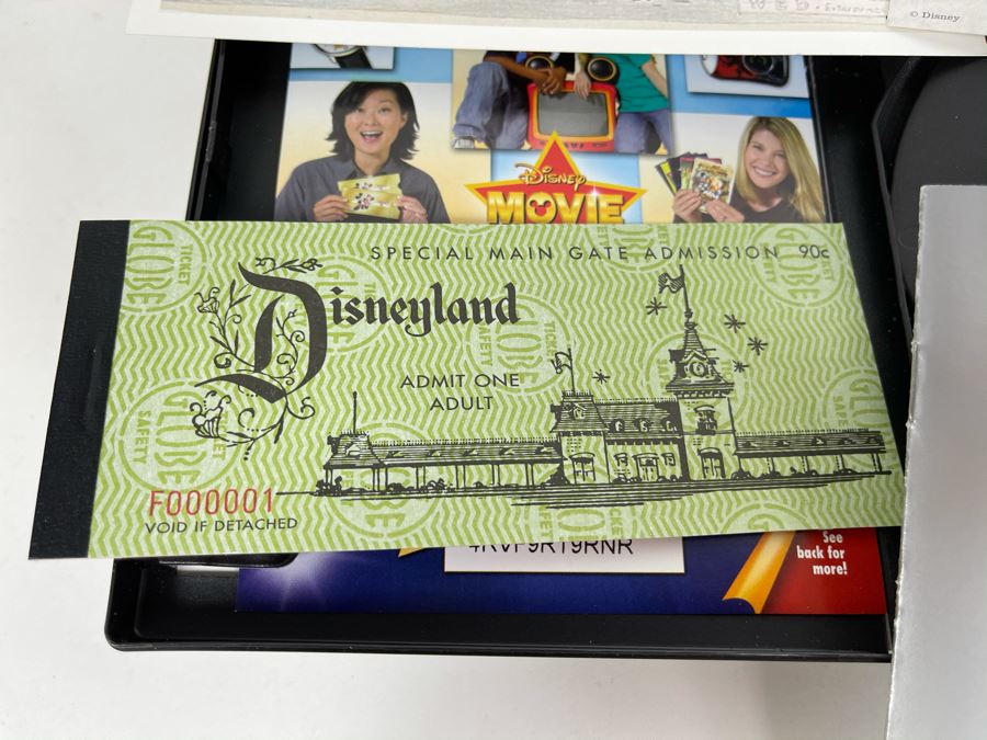 Limited Edition Walt Disney Treasures Disneyland Secrets, Stories & Magic Collector's DVDs Box [Photo 8]