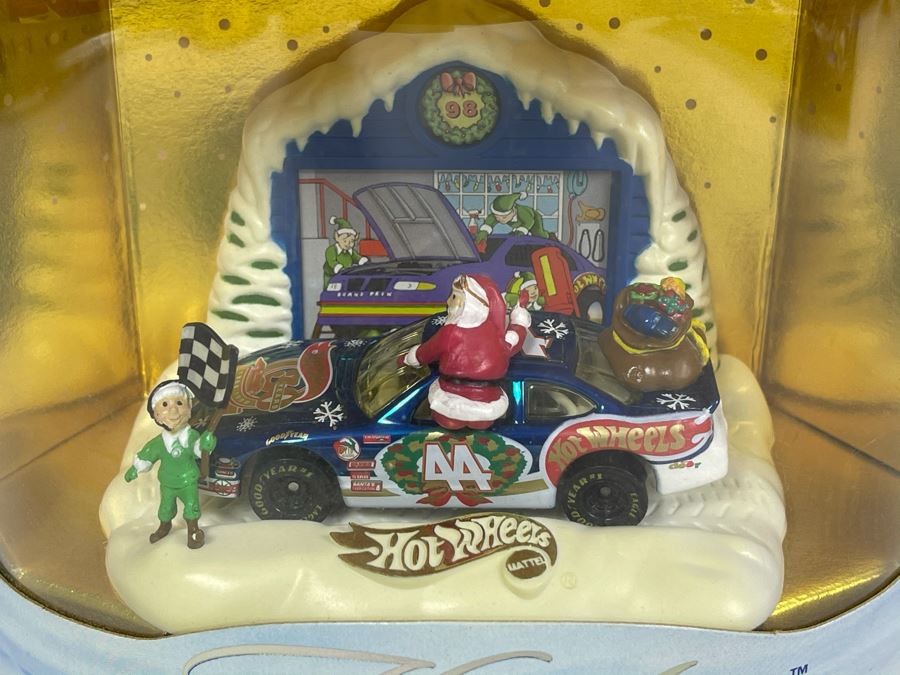 Holiday Hot Wheels Mattel Series IV No. 1 Of 3 Santa's Stocker 1998 [Photo 4]