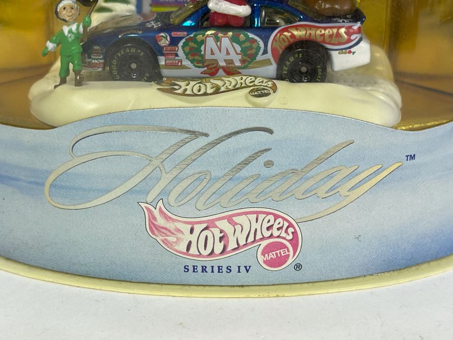 Holiday Hot Wheels Mattel Series IV No. 1 Of 3 Santa's Stocker 1998 [Photo 5]