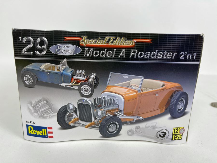 Revell Special Edition 1929 Ford Model A Roadster 2 'N 1 Car Model Kit 2015