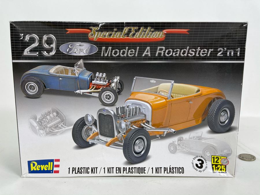 Revell Special Edition 1929 Ford Model A Roadster 2 'N 1 Car Model Kit 2015 [Photo 1]