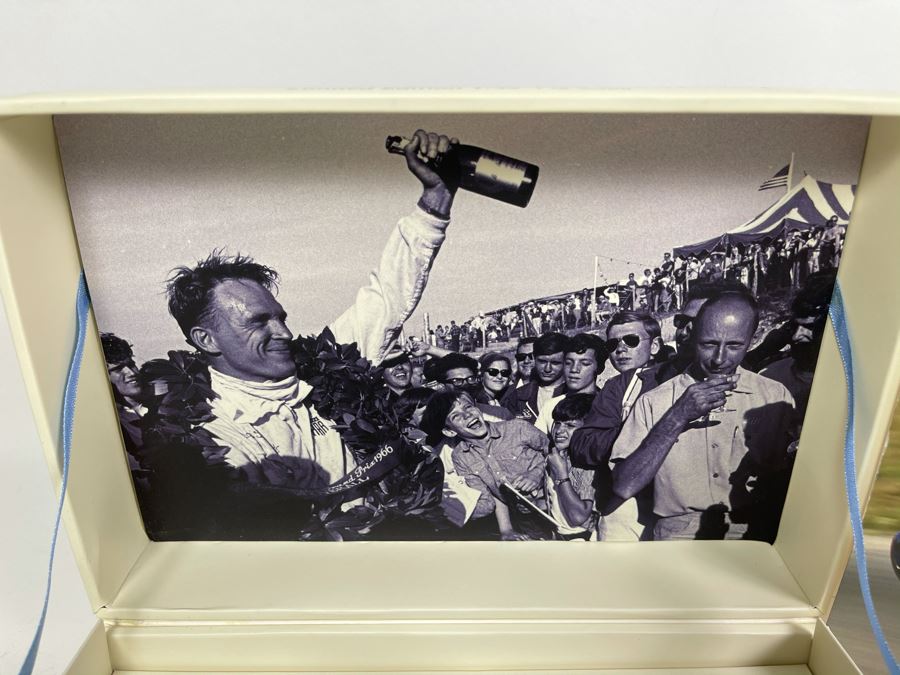 Revell Lola T-70 MK II #30 Dan Gurney Limited Edition Slot Car 2007 [Photo 8]