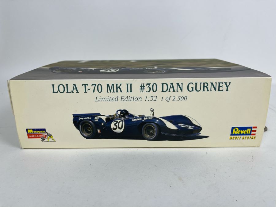 Revell Lola T-70 MK II #30 Dan Gurney Limited Edition Slot Car 2007 [Photo 4]