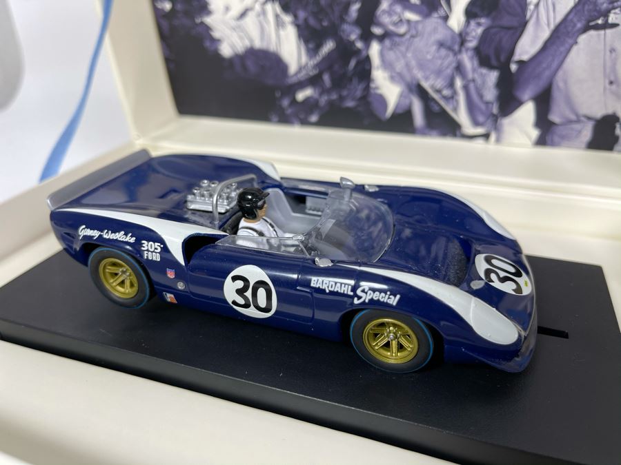 Revell Lola T-70 MK II #30 Dan Gurney Limited Edition Slot Car 2007 [Photo 7]