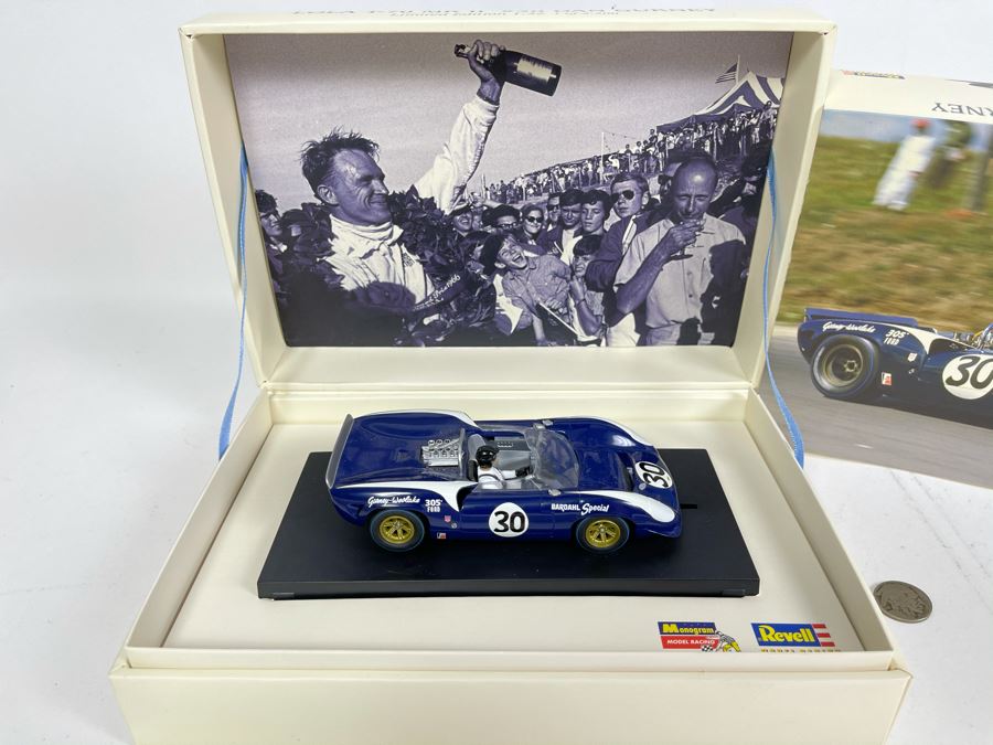 Revell Lola T-70 MK II #30 Dan Gurney Limited Edition Slot Car 2007 [Photo 2]