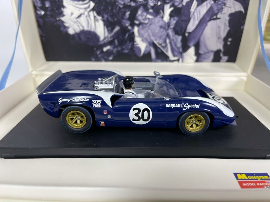 Revell Lola T-70 MK II #30 Dan Gurney Limited Edition Slot Car 2007 [Photo 6]
