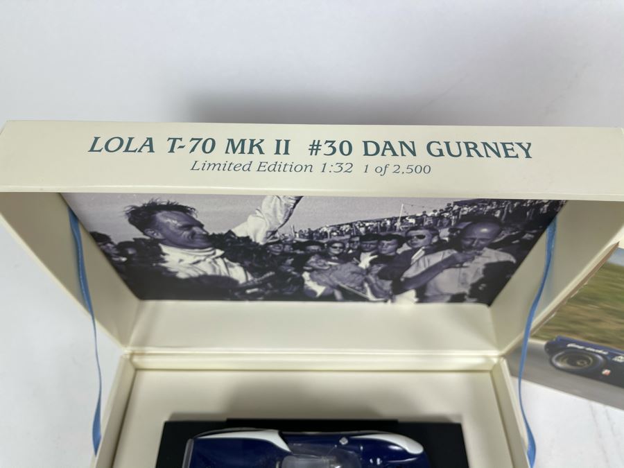 Revell Lola T-70 MK II #30 Dan Gurney Limited Edition Slot Car 2007 [Photo 9]