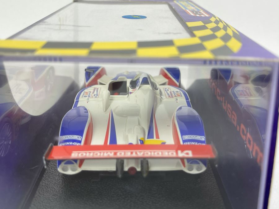 Scalextric MG Lola Le Mans 2004 No. 25 Slot Car [Photo 9]