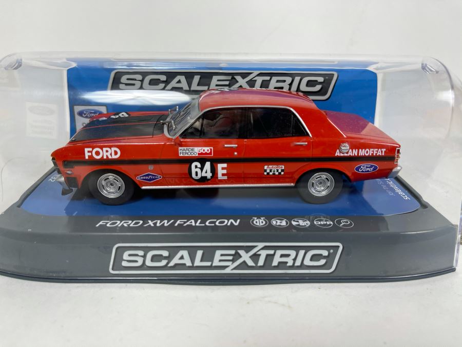 Scalextric Ford XW Falcon Allan Moffat No. 64 Slot Car [Photo 1]