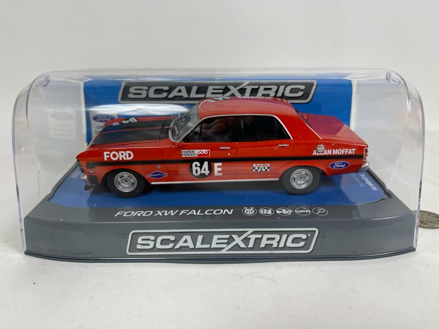 Scalextric Ford XW Falcon Allan Moffat No. 64 Slot Car [Photo 2]