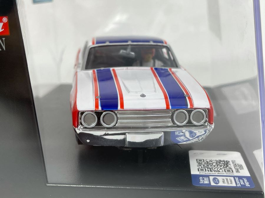 Carrera Ford Torino Talladega Bobby Unser No. 92 Slot Car [Photo 8]