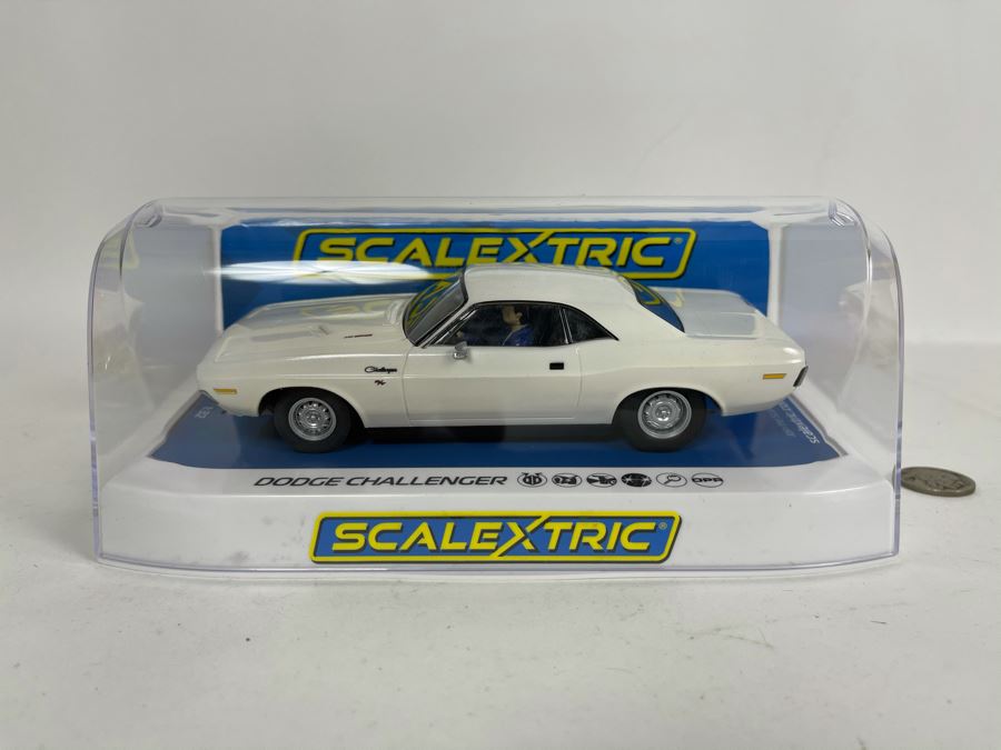 Scalextric Dodge Challenger Slot Car [Photo 1]