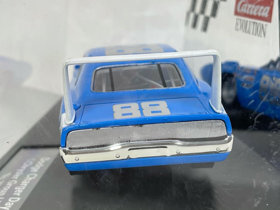 Carrera Dodge Charger Daytona No. 30 1970 Slot Car [Photo 9]
