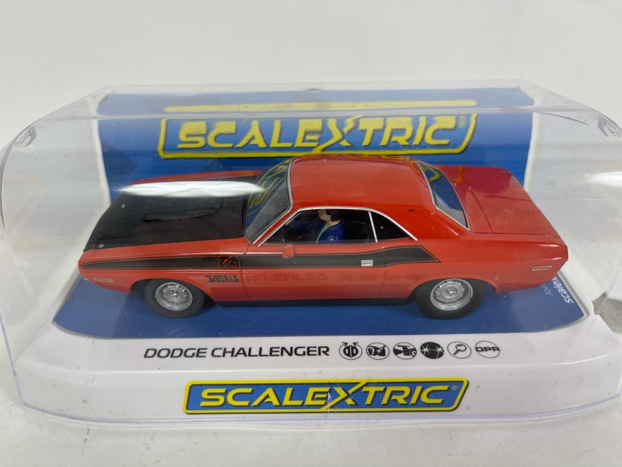 Scalextric Dodge Challenger Slot Car [Photo 2]