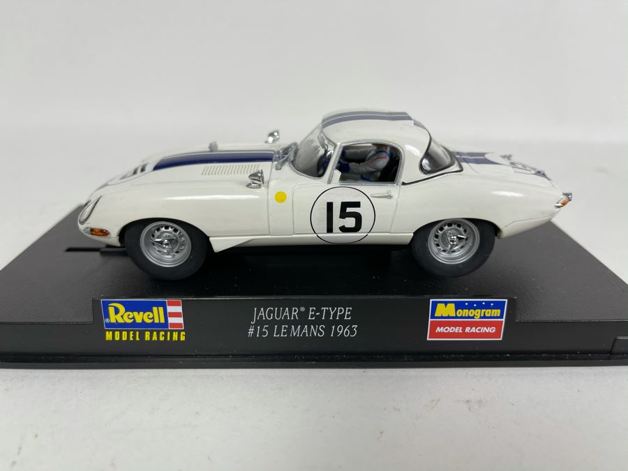 Revel Monogram Model Racing Jaguar E-Type No. 15 Le Mans 1963 Slot Car [Photo 1]
