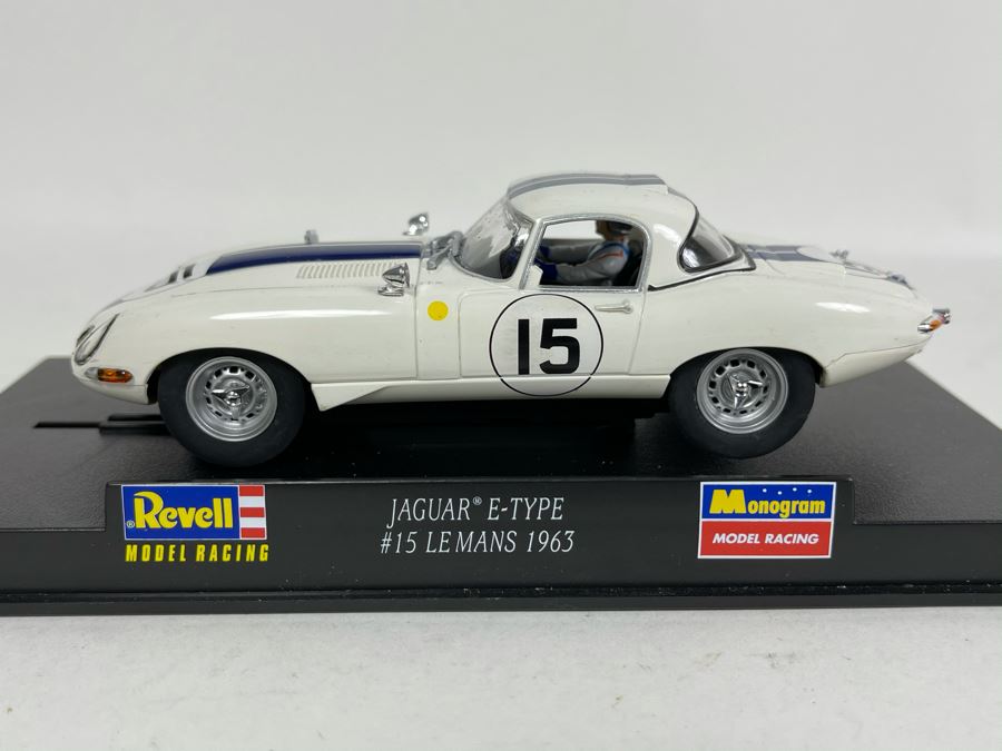 Revel Monogram Model Racing Jaguar E-Type No. 15 Le Mans 1963 Slot Car [Photo 2]