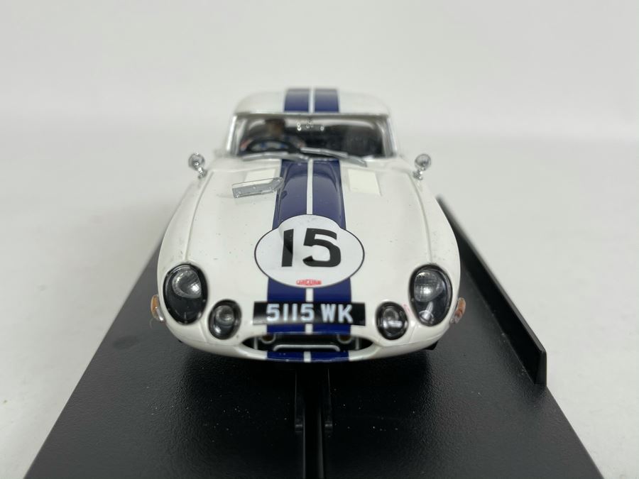 Revel Monogram Model Racing Jaguar E-Type No. 15 Le Mans 1963 Slot Car [Photo 5]