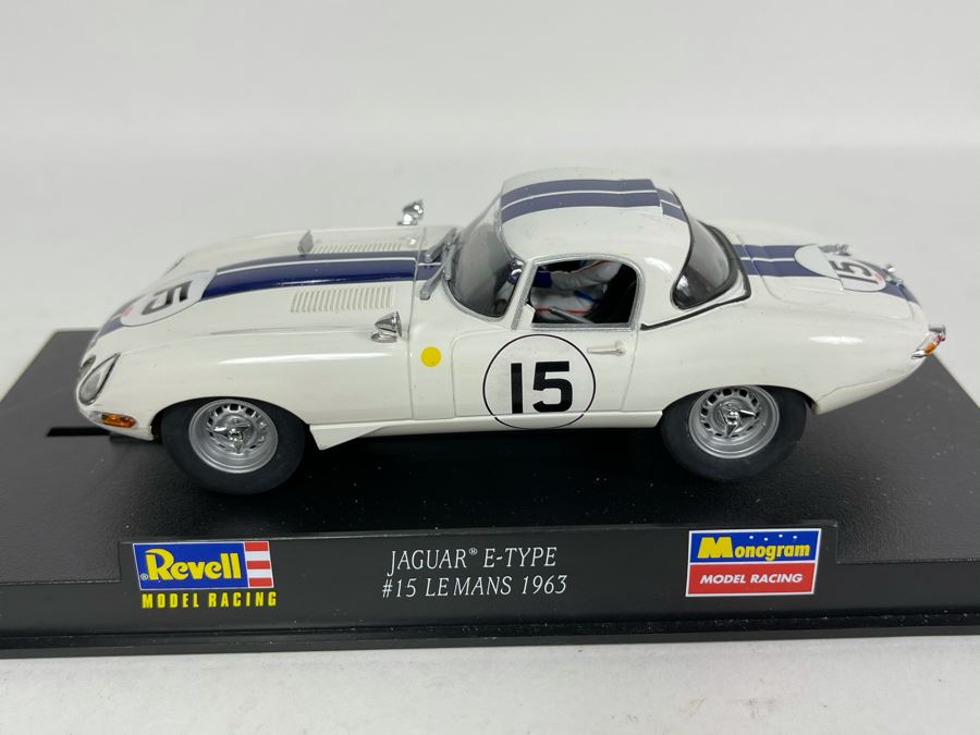 Revel Monogram Model Racing Jaguar E-Type No. 15 Le Mans 1963 Slot Car [Photo 3]