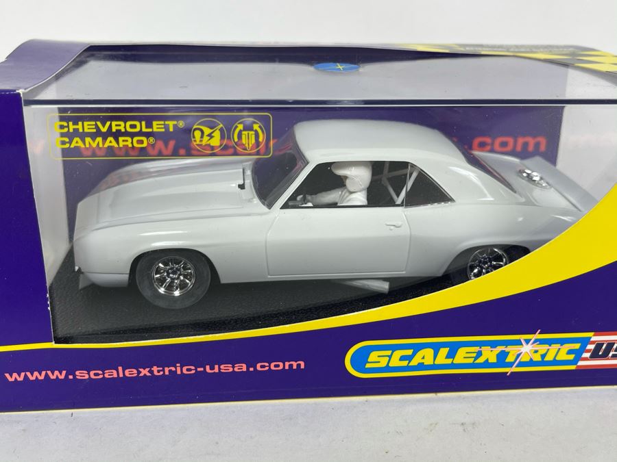 Scalextric Chevrolet Camaro Slot Car [Photo 3]