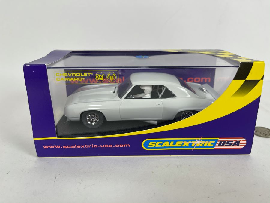 Scalextric Chevrolet Camaro Slot Car [Photo 2]