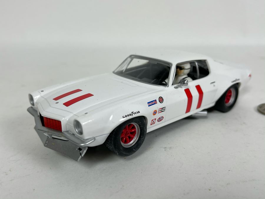 Scalextric Hornby 1970 Chevrolet Camaro No. 11 Slot Car [Photo 3]