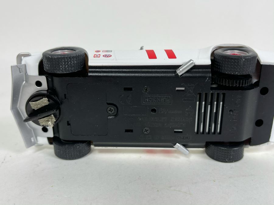 Scalextric Hornby 1970 Chevrolet Camaro No. 11 Slot Car [Photo 7]