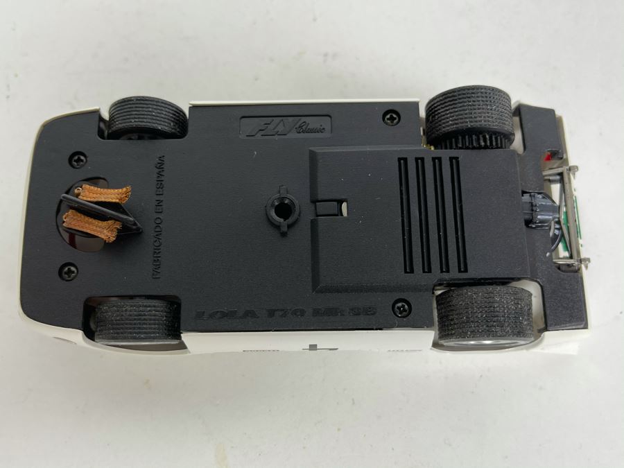 Fly Classic Lola T70 Mk 3B No. 4 Slot Car [Photo 7]