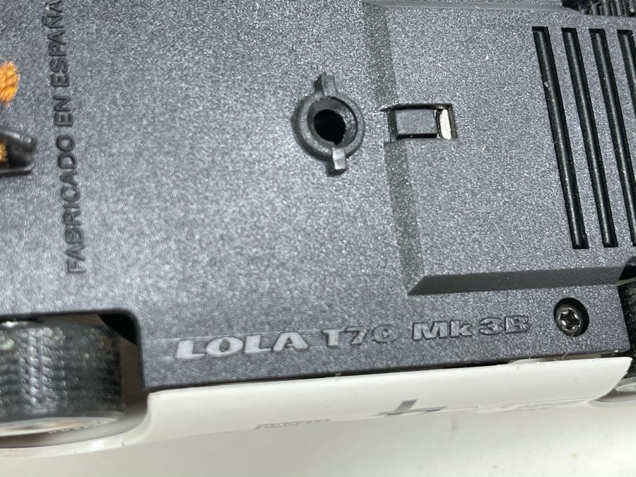 Fly Classic Lola T70 Mk 3B No. 4 Slot Car [Photo 9]