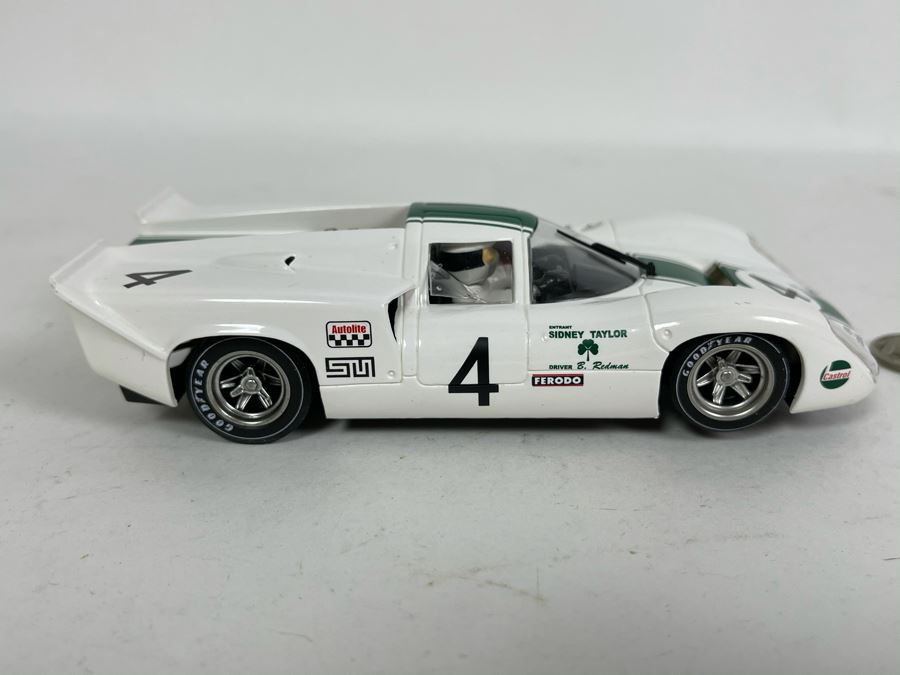 Fly Classic Lola T70 Mk 3B No. 4 Slot Car [Photo 5]