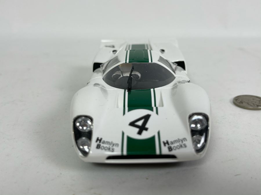 Fly Classic Lola T70 Mk 3B No. 4 Slot Car [Photo 3]