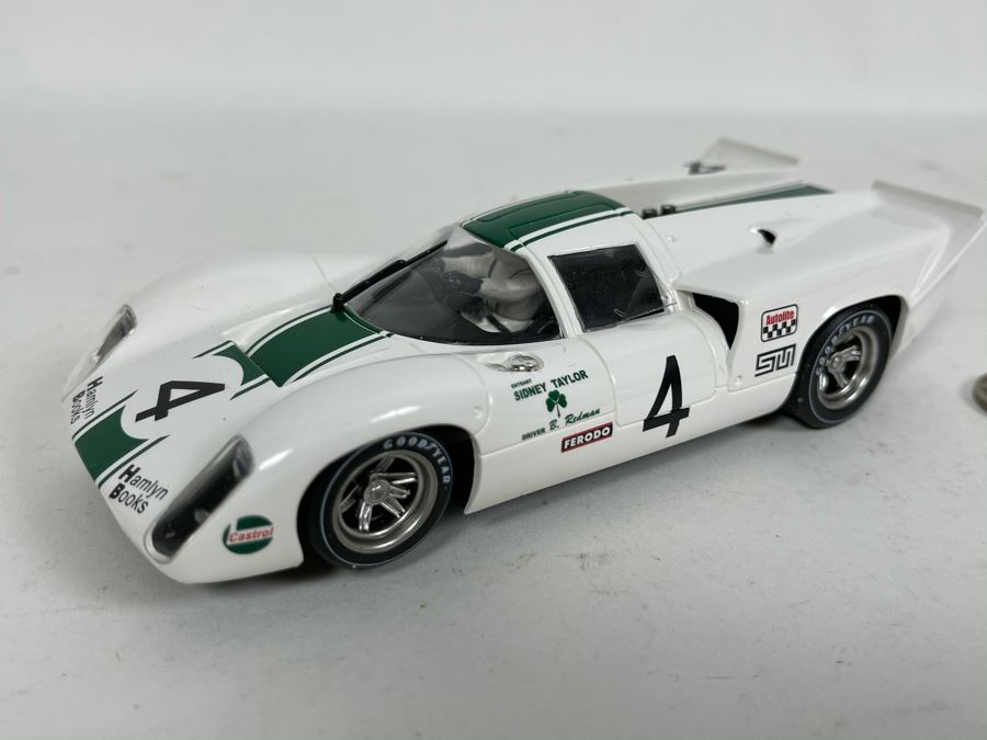 Fly Classic Lola T70 Mk 3B No. 4 Slot Car [Photo 2]