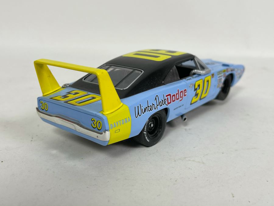 Carrera Evolution Dodge No. 30 Slot Car [Photo 6]