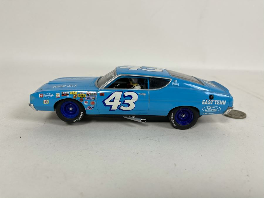 Carrera Richard Petty No. 43 Slot Car [Photo 3]