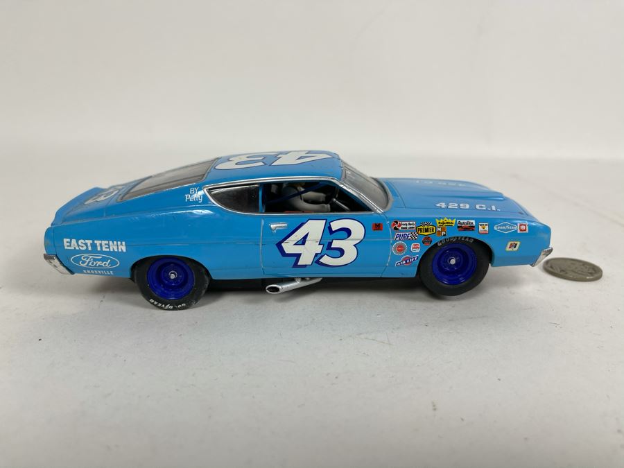 Carrera Richard Petty No. 43 Slot Car [Photo 5]