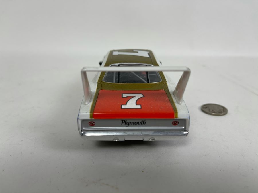Carrera Evolution Plymouth Superbird No. 7 Slot Car [Photo 6]