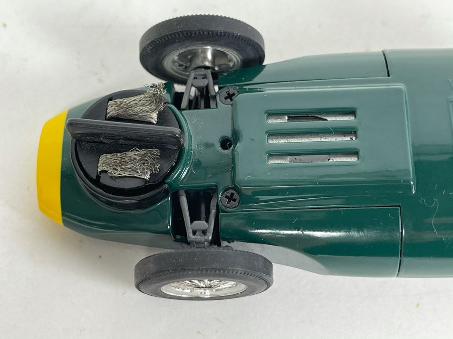 Scalextric Hornby Vanwall F1 No. 10 Slot Car [Photo 8]