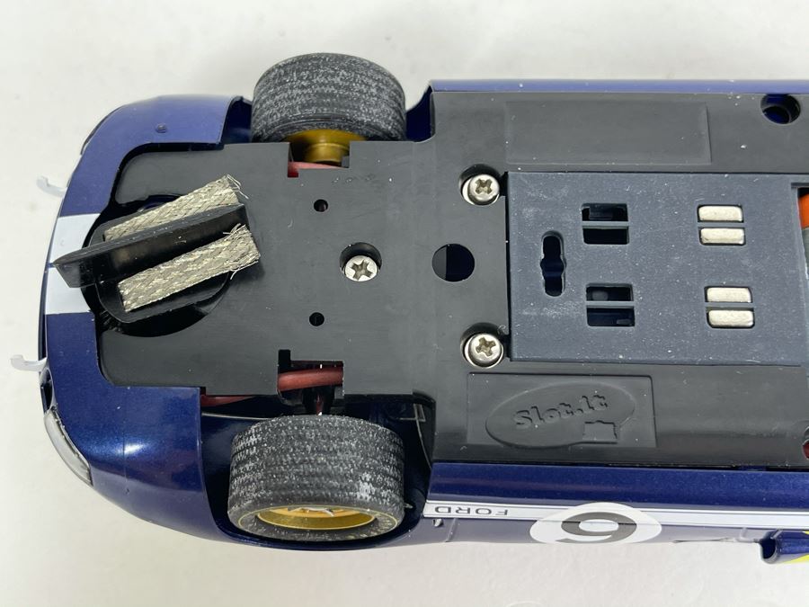 Slot.it Ford No. 6 Slot Car [Photo 9]