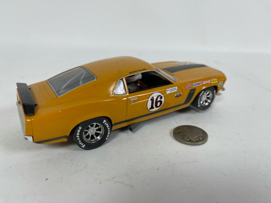 Scalextric Hornby Ford Mustang No. 16 Slot Car [Photo 4]