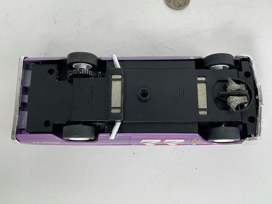 Revell Monogram Model Racing Fireball Roberts No. 22 Slot Car [Photo 7]