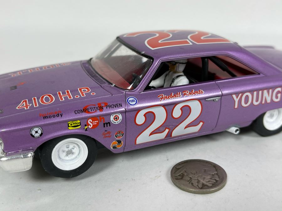 Revell Monogram Model Racing Fireball Roberts No. 22 Slot Car [Photo 4]