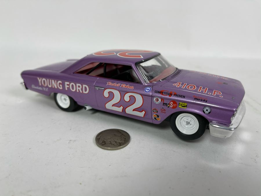Revell Monogram Model Racing Fireball Roberts No. 22 Slot Car [Photo 2]