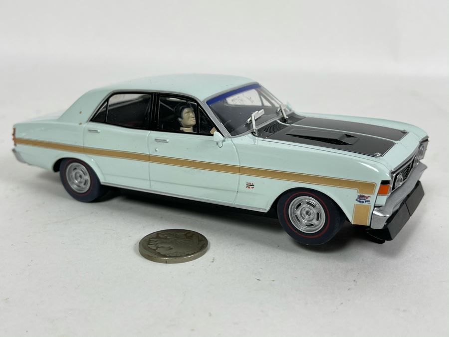 Scalextric Hornby Ford XW/XY Falcon Slot Car [Photo 2]