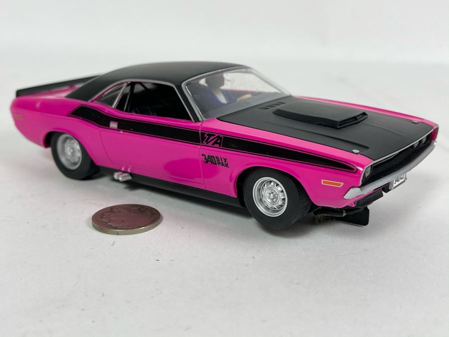 Scalextric Hornby Dodge Challenger Slot Car [Photo 4]