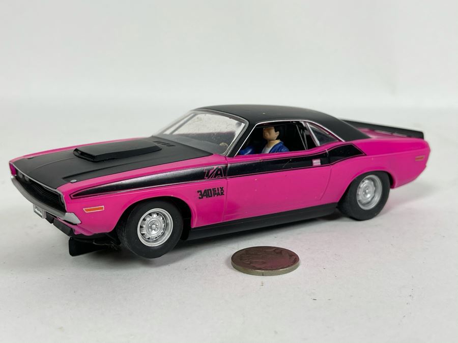 Scalextric Hornby Dodge Challenger Slot Car [Photo 3]