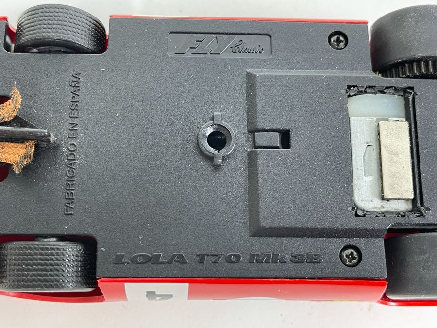 Fly Classics LOLA T70 Mk 3B Slot Car [Photo 8]