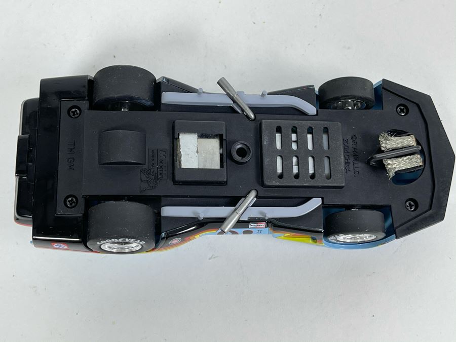 Revell Monogram Model Racing No. 76 Mancuso Chevrolet Corvette Slot Car [Photo 7]