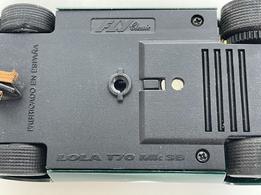 Fly Classic LOLA T70 Mk 3b No. 34 Slot Car [Photo 7]