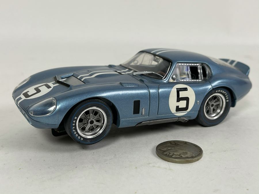 Revell Monogram Model Racing No. 5 Cobra Daytona Coupe Slot Car [Photo 2]