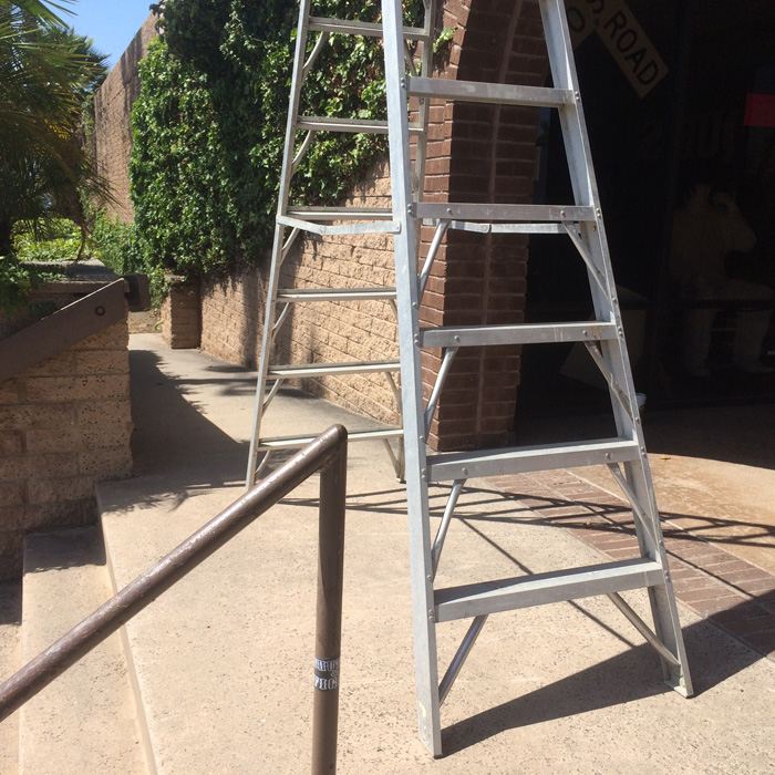 Large Keller Industrial 10' Aluminum Ladder [Photo 6]